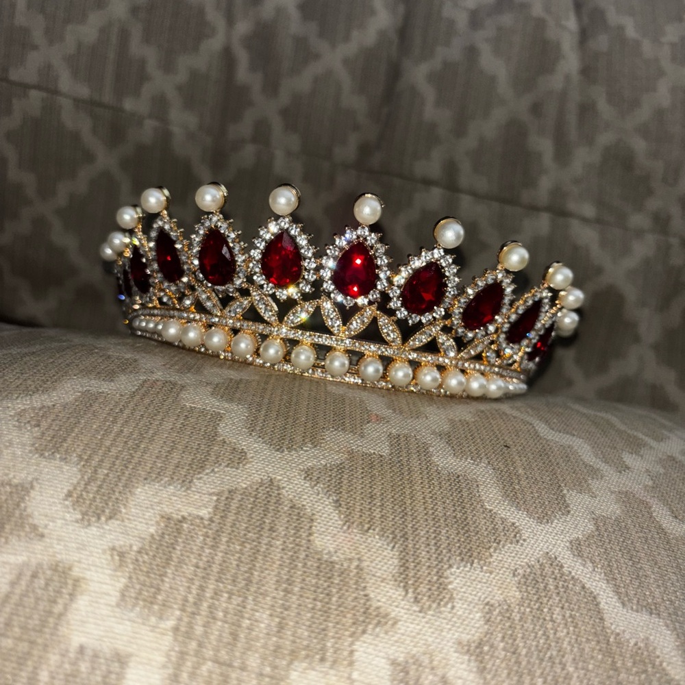 Elegant Gold and Red Gemstone Tiara From Medieval Times Show